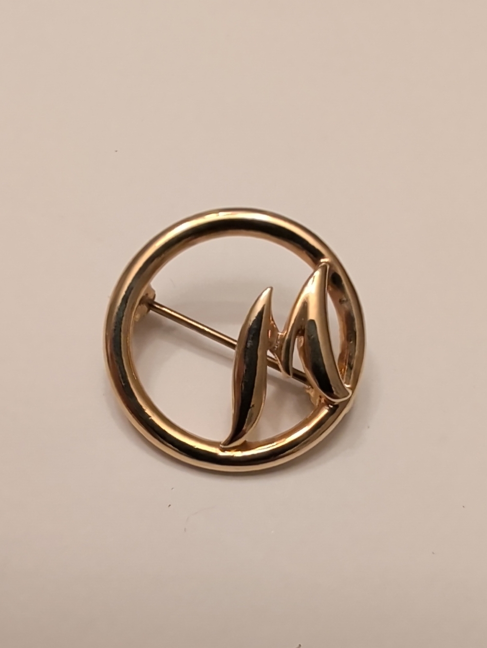 Polished Gold Tone Letter M Or W Brooch – Women’s Fashion Accent
